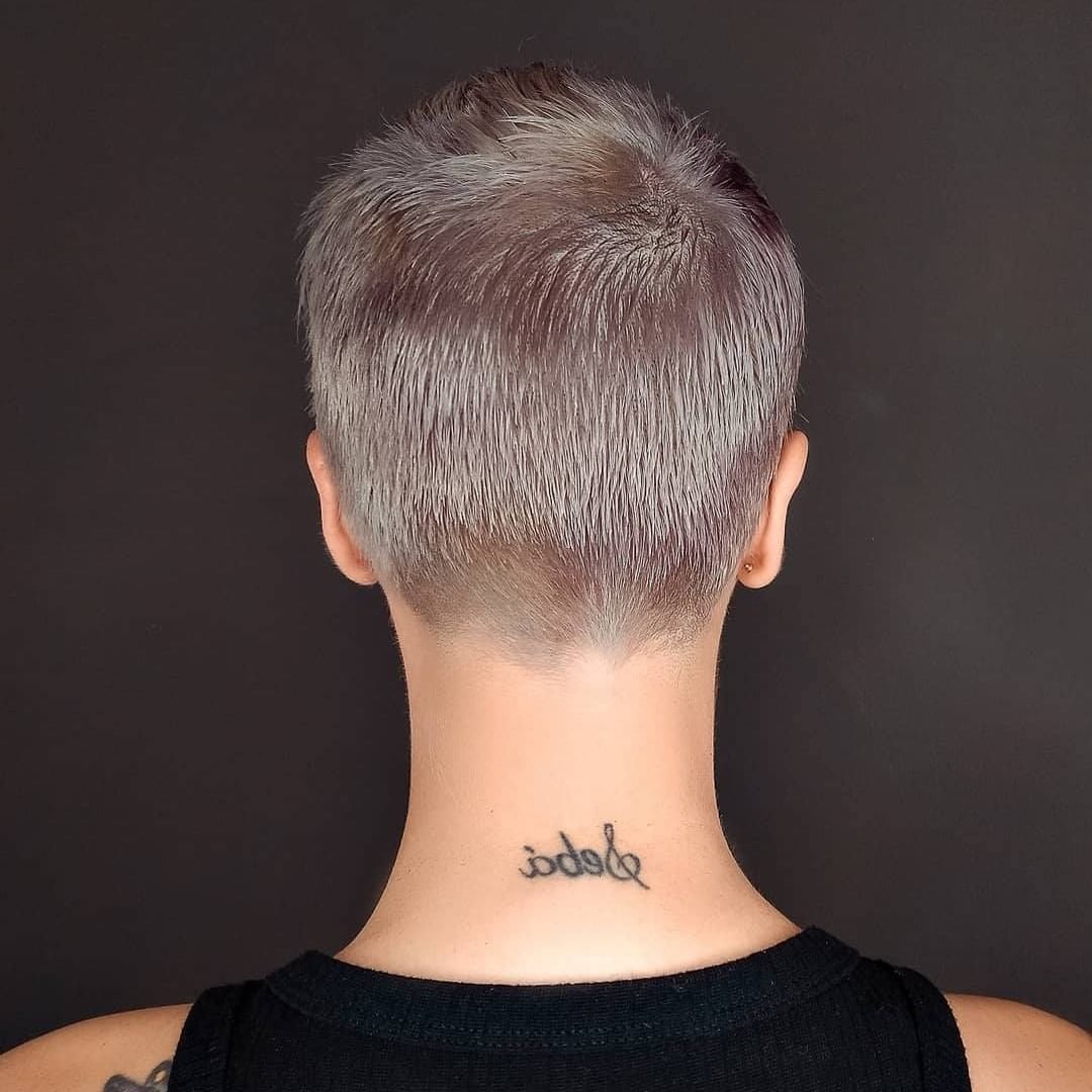 Taglio pixie rasato - Instagram: @maia.insta