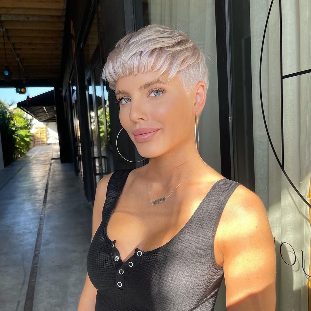 Taglio pixie sfilato - Instagram: @yourfavoritehairartist
