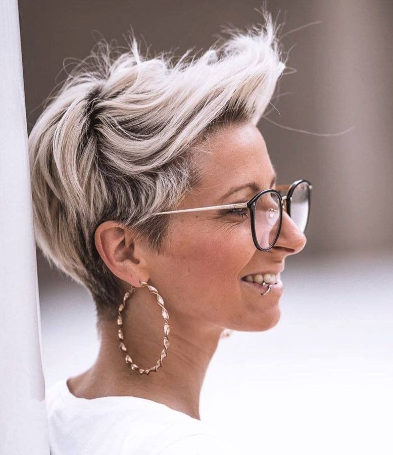 Taglio pixie sfilato - Instagram: @nadine_style__