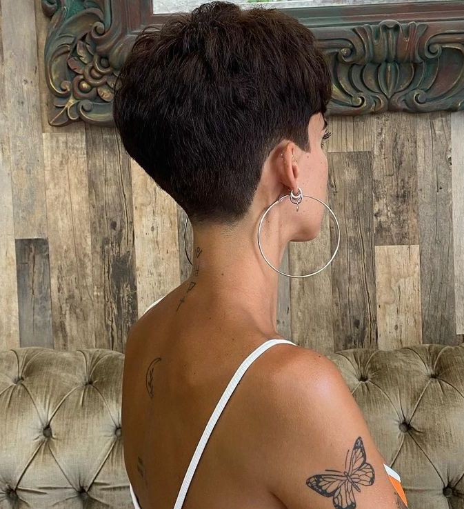 Taglio pixie visto da dietro - Instagram: @inmadelope