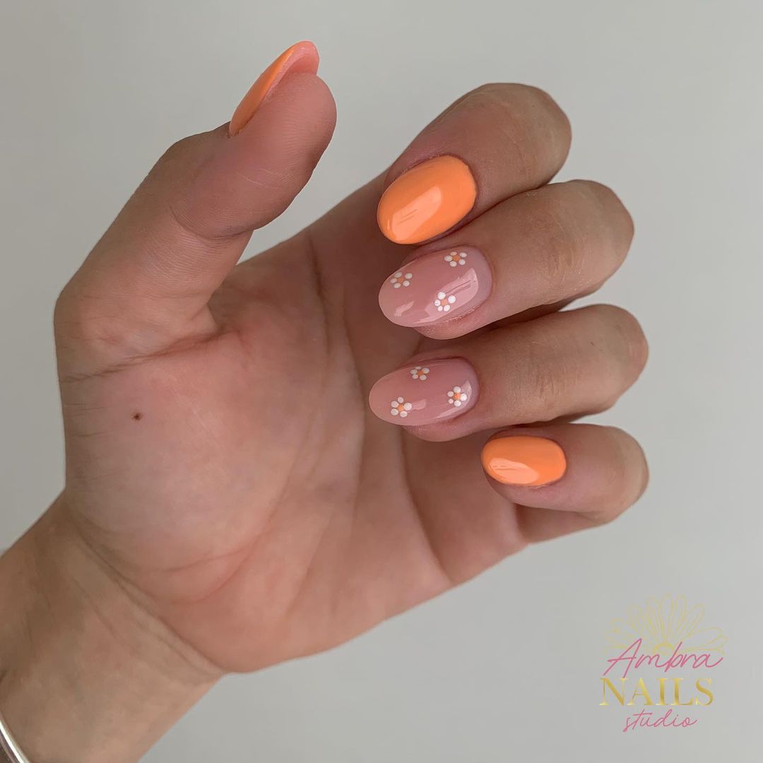 Unghie arancio pastello - Instagram: @ambranailsstudio