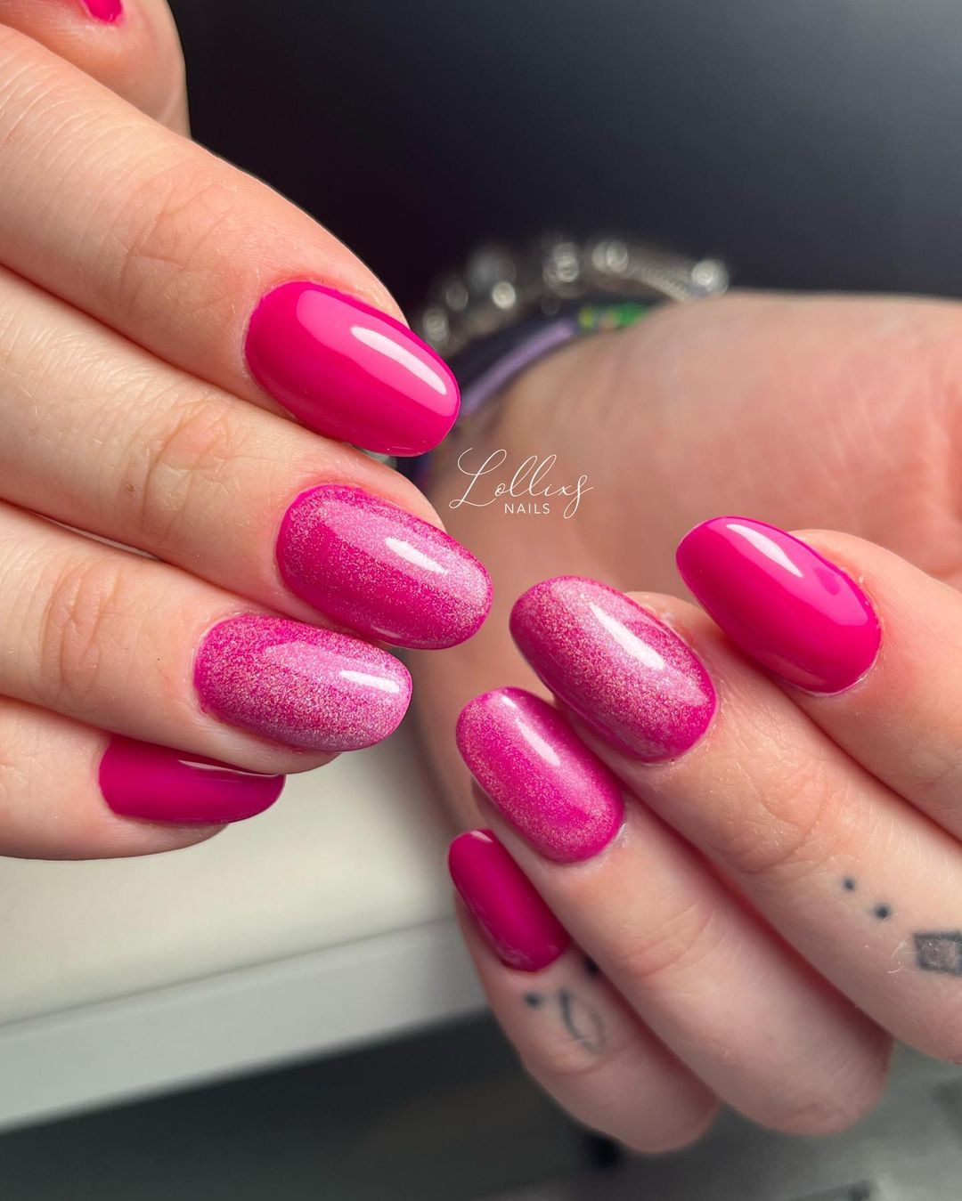 Unghie color magenta - Instagram: @lollixsnails
