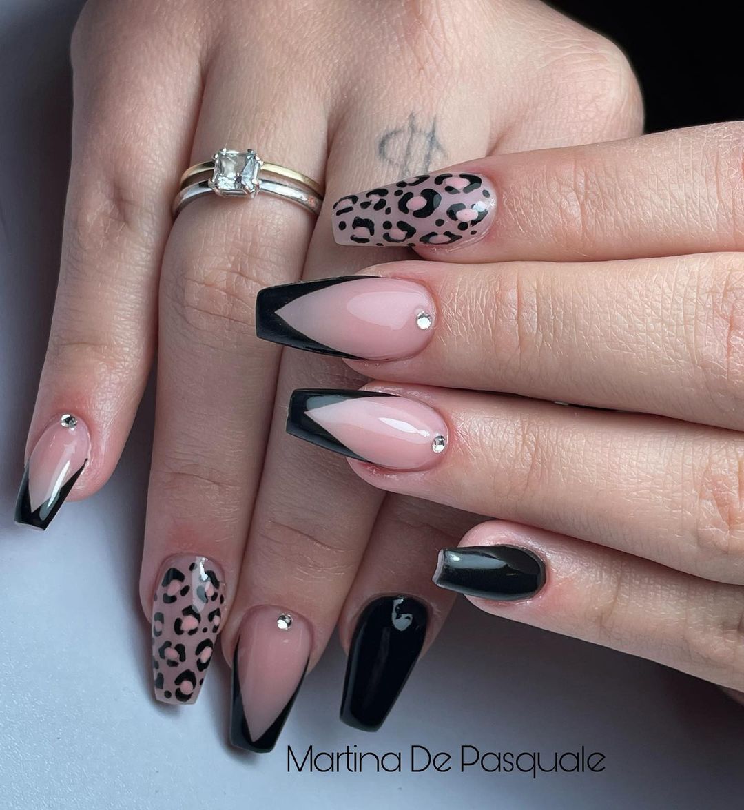 Unghie leopardate classiche - Instagram: @dalilavallati