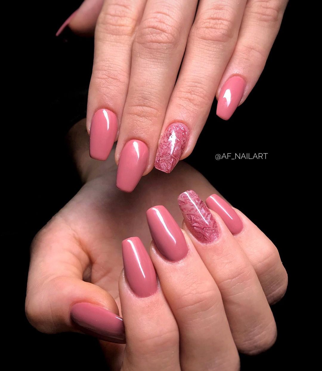 Unghie rosa effetto sottovetro - Instagram: @af_nailart
