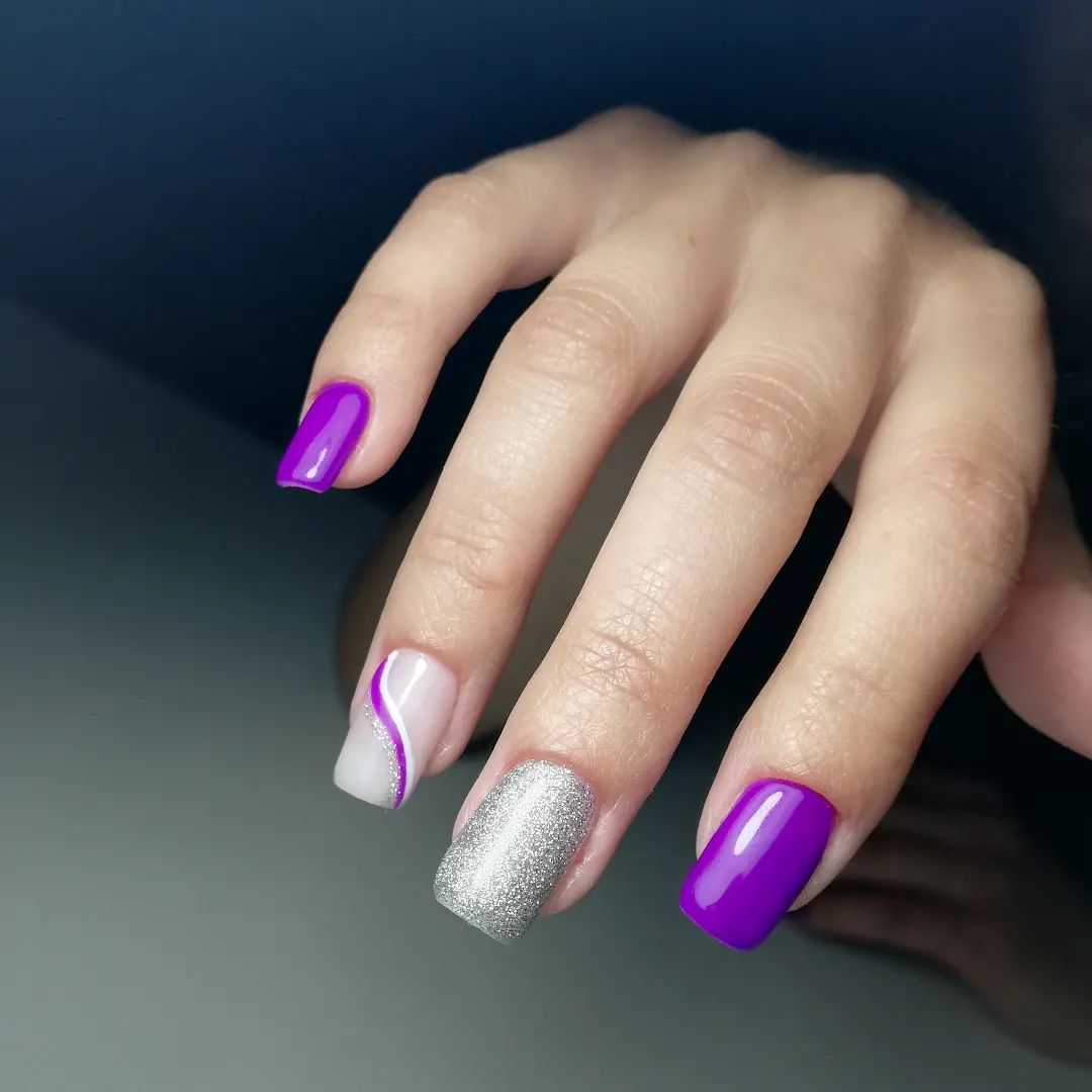 Unghie viola decorate - Instagram: @alicenails.bra