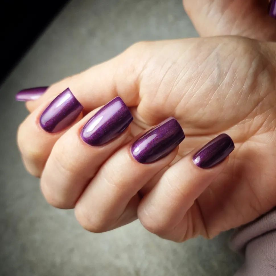Unghie viola scuro - Instagram: @omar.nails