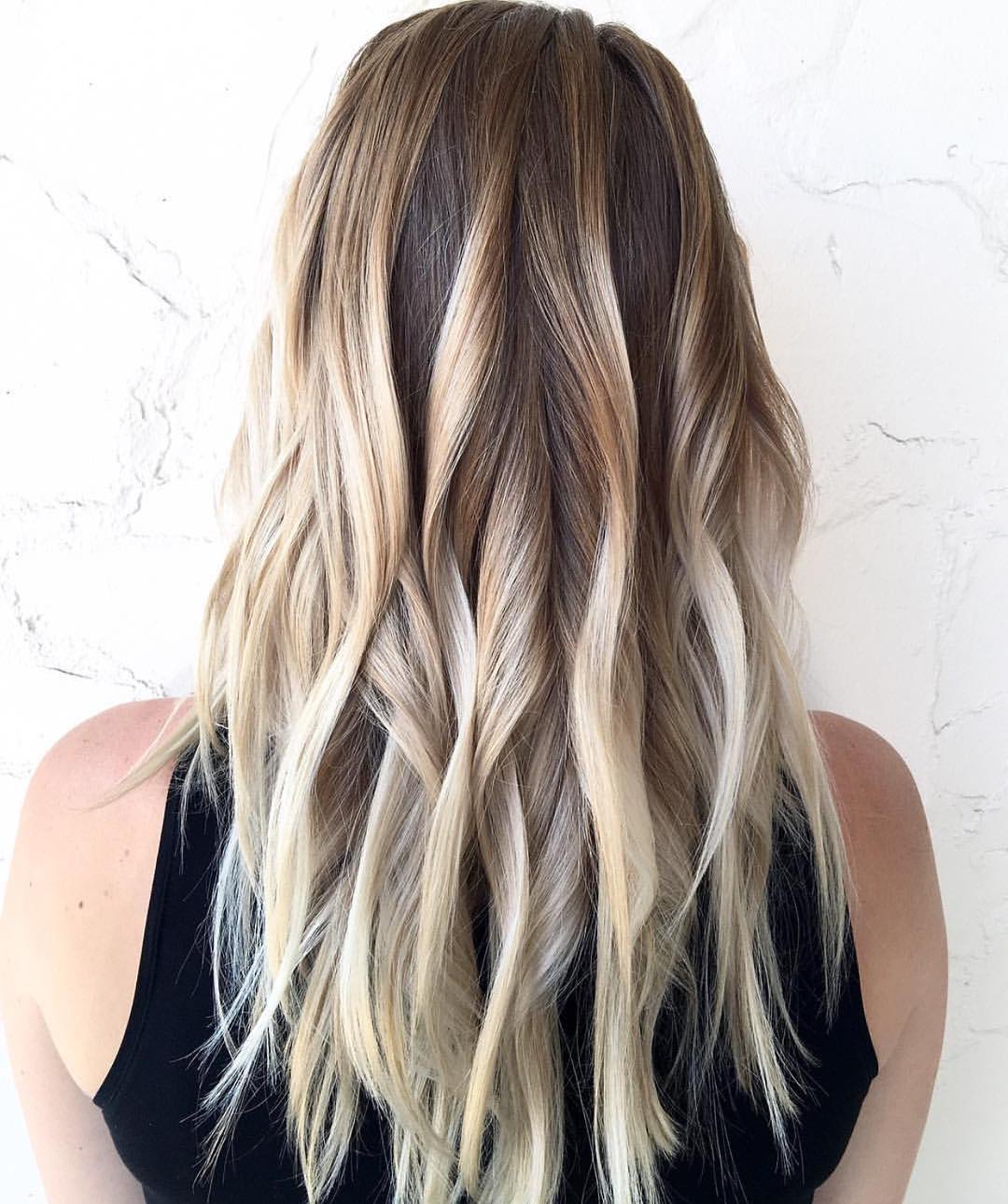Balayage biondo platino - Instagram: @gina.devine