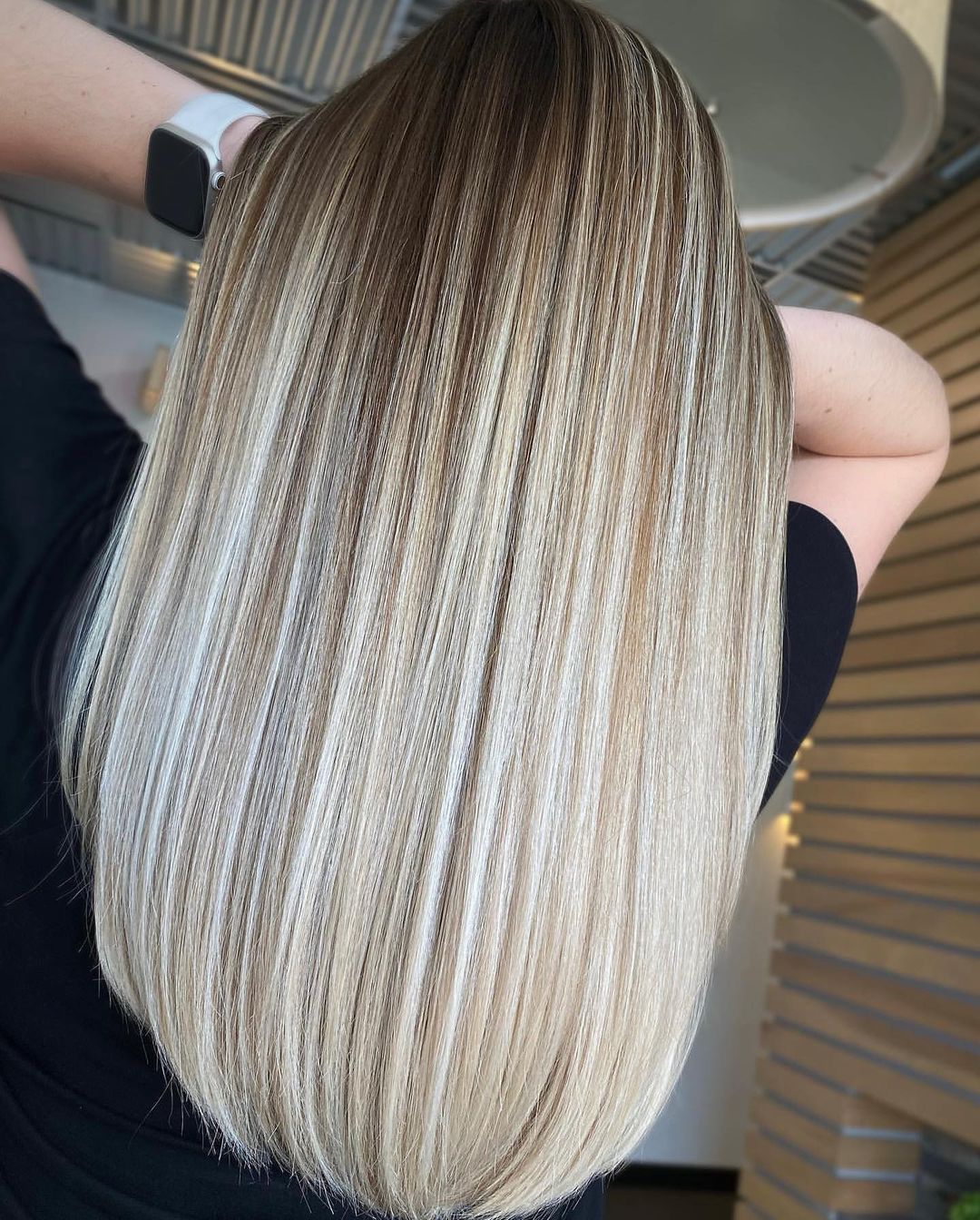 Balayage biondo su styling liscio - Instagram: @chael_00 