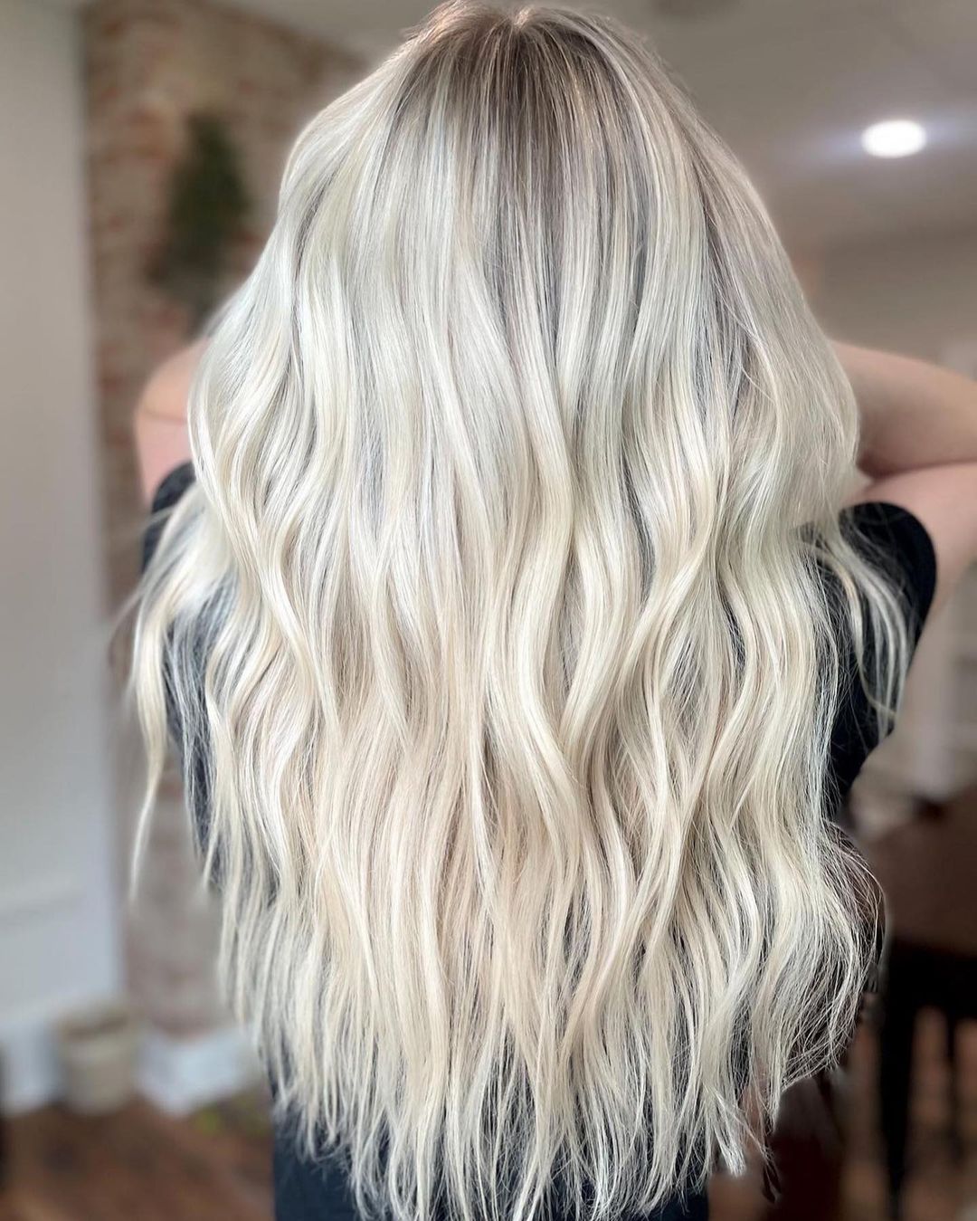 Balayage platino - Instagram: @hairby_queworkman 