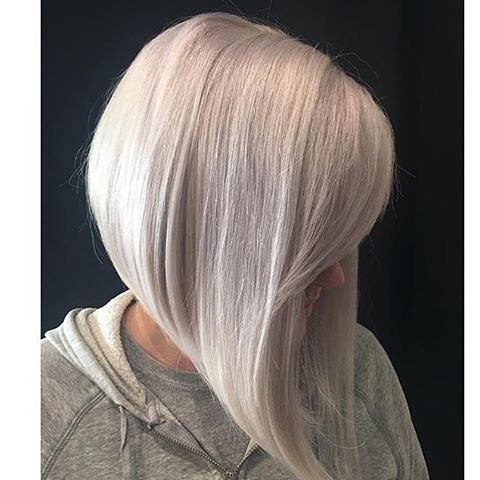 Bob inverso bianco - Instagram: @short_hair_ideas