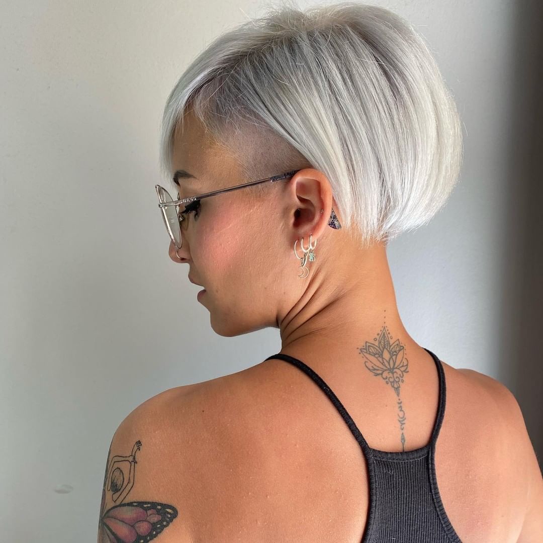 Capelli bianchi pixie lungo