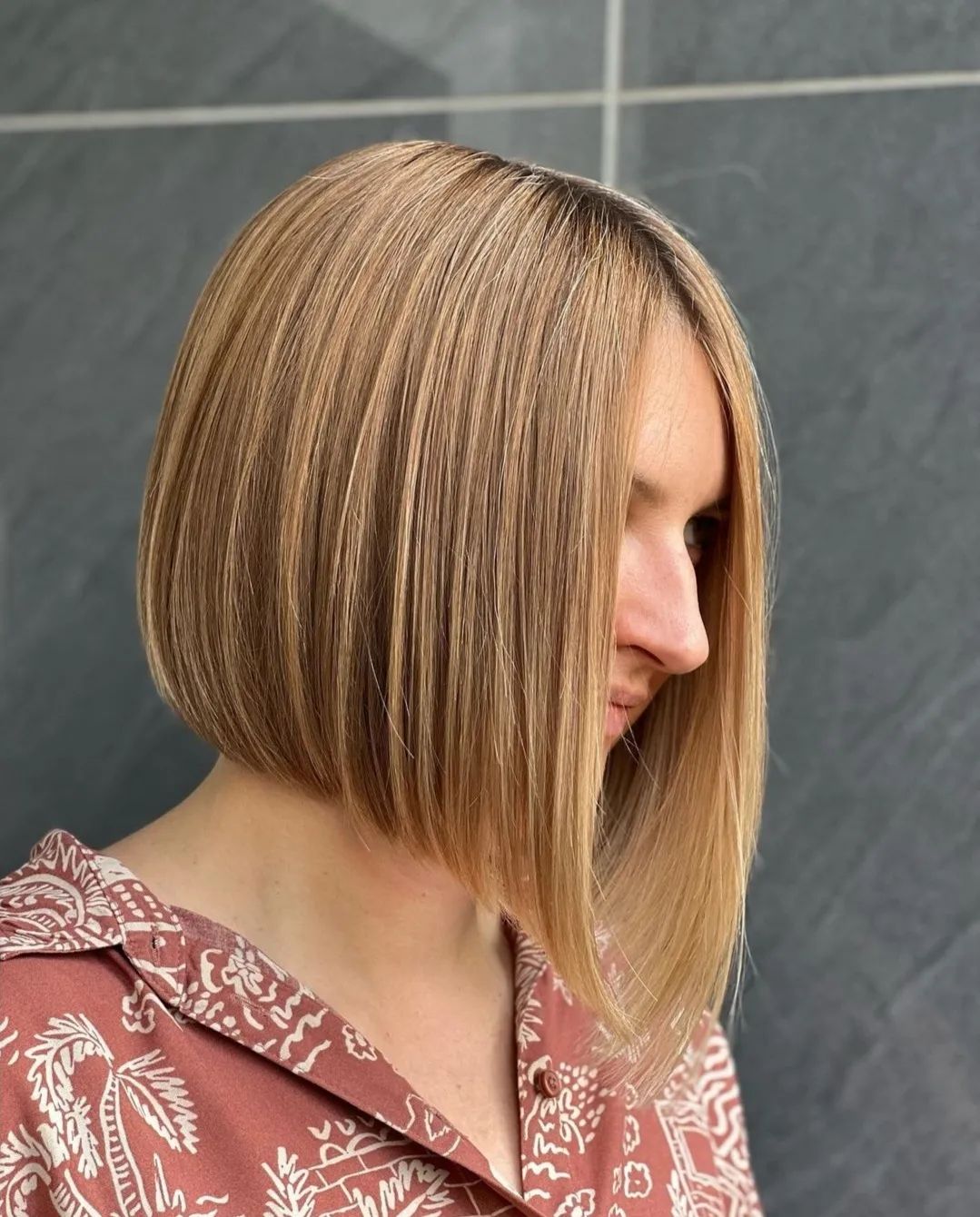 Capelli castano chiaro lunghi davanti