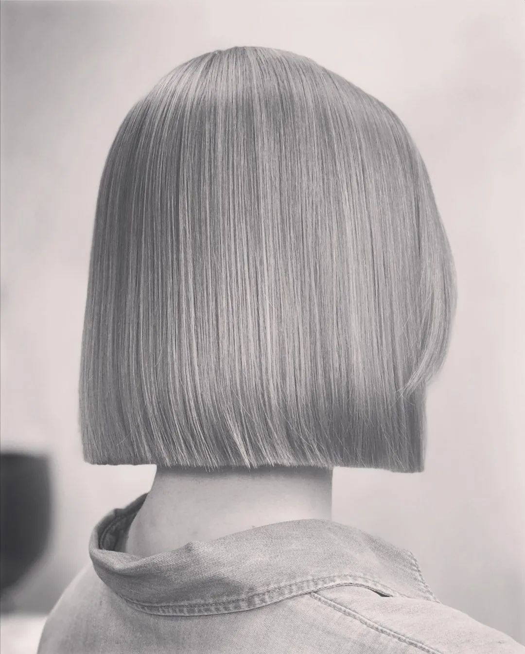 Capelli in bianco e nero caschetto
