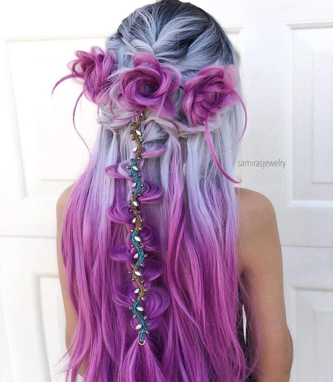 Capelli viola intrecciati complessi