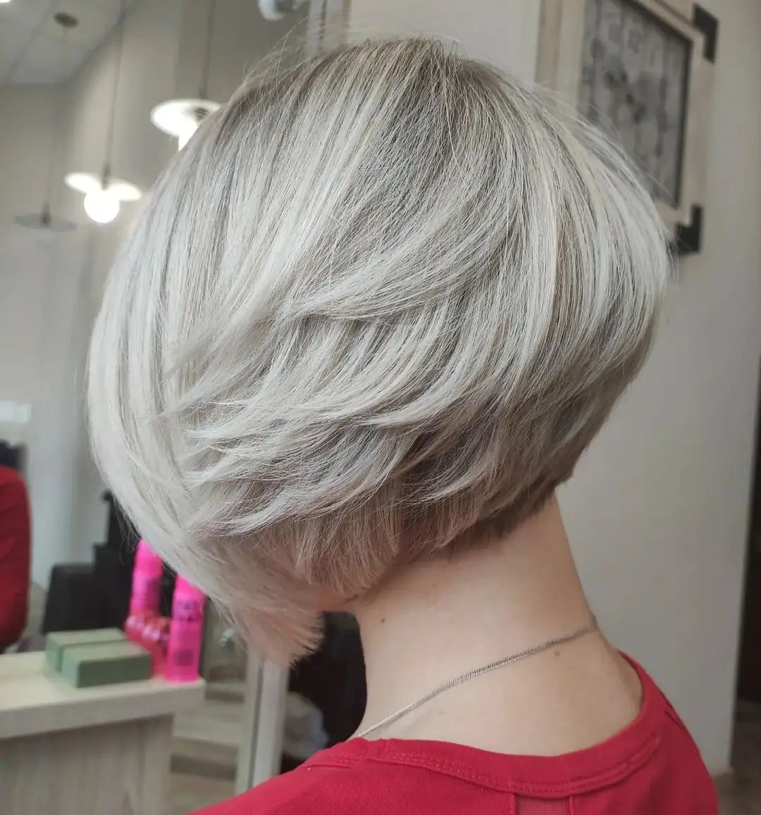 Caschetto grigio - Instagram: @lara_stelmashuk
