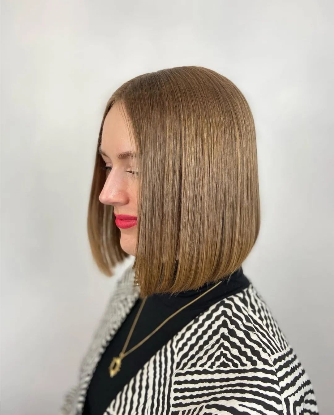 Caschetto pari chiaro - Instagram: @hairbyrubym 