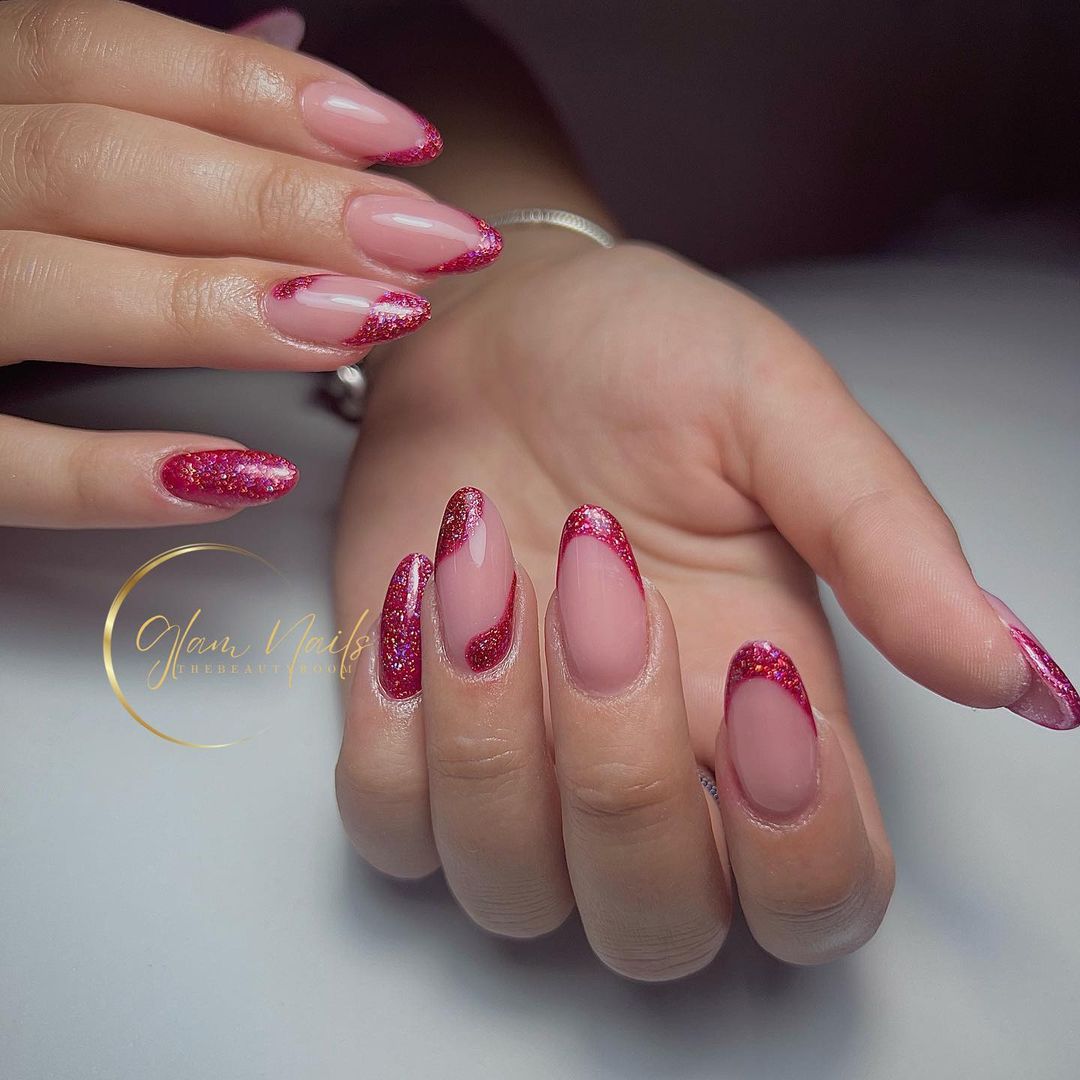 French fucsia con glitter - Instagram: @glam_nails_the_beauty_room