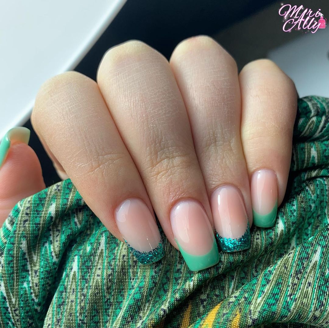 French verde - Instagram: @mida_nailcare 