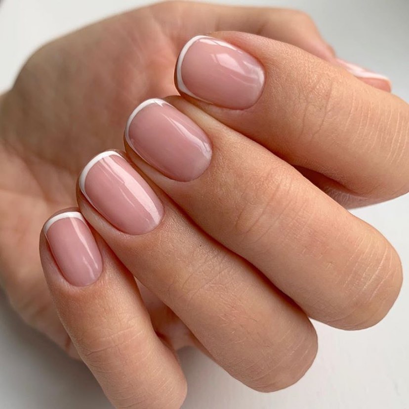 Micro French classico - Instagram: @gel.bymegan