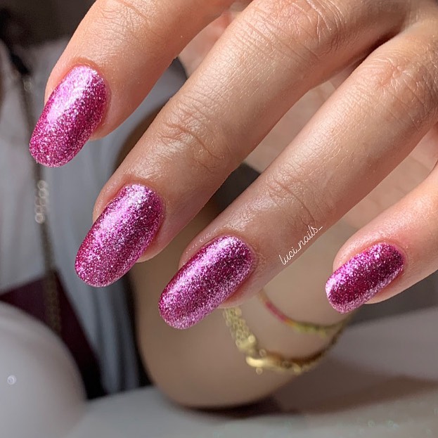 Nail art con glitter - Instagram: @luci_nails_