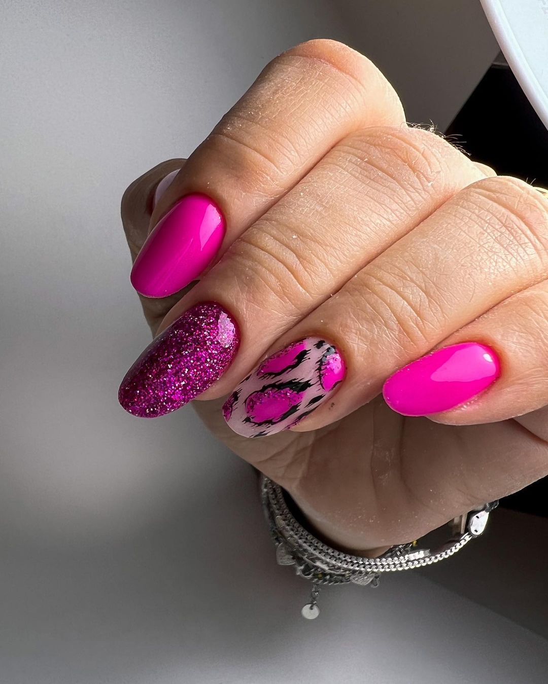 Nail art fucsia - Instagram: @nails.by.eliii