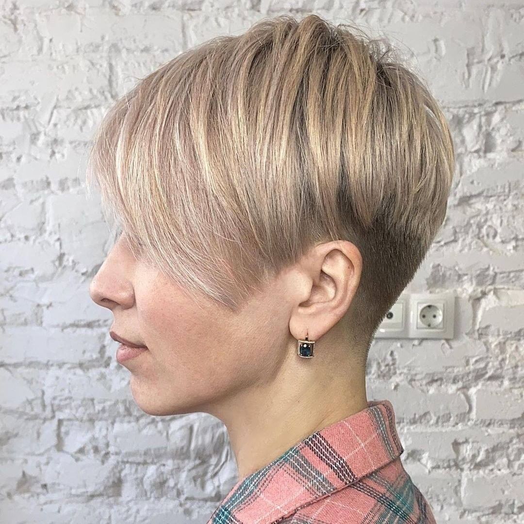 Pixie biondo ciuffetto laterale