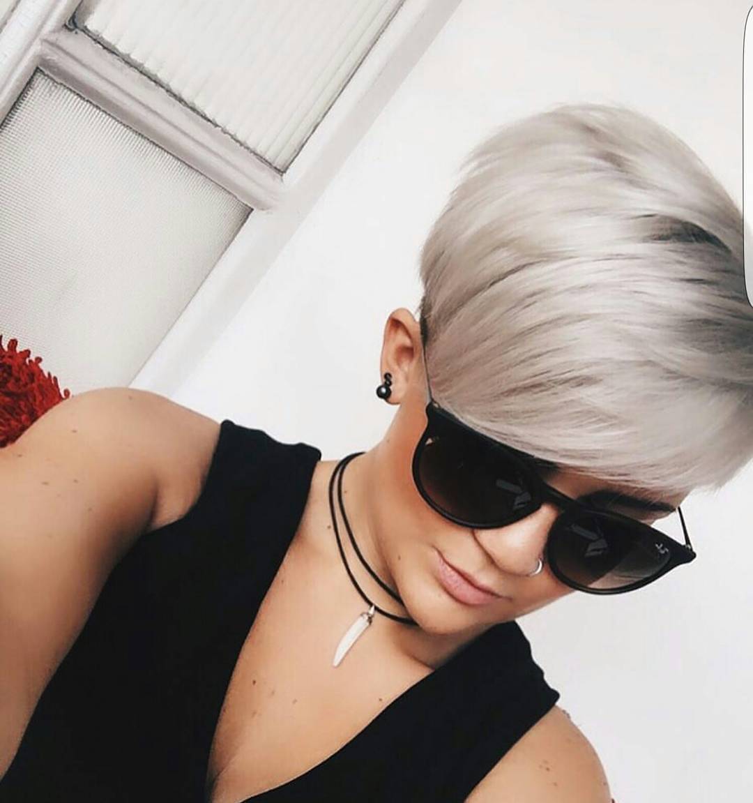 Pixie con ciuffo - Instagram: @short_hair_ideas