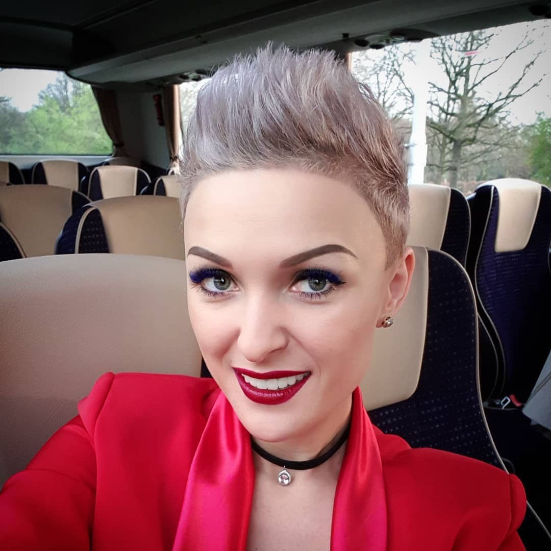 Pixie con cresta - Instagram: @angelicagrechkina