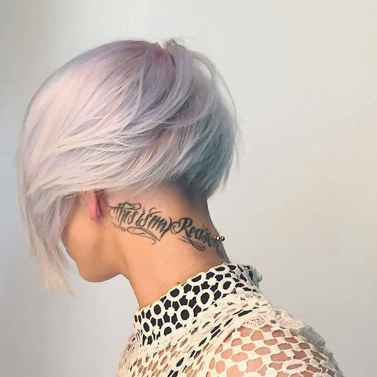 Pixie con riflessi pastello - Instagram: @tsiknarishair