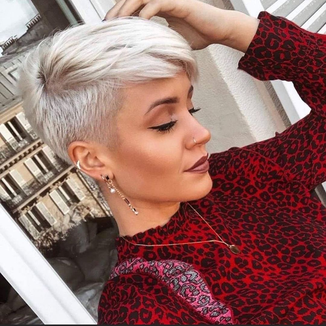 Pixie corto bianco - Instagram: @kurzhaarestylen