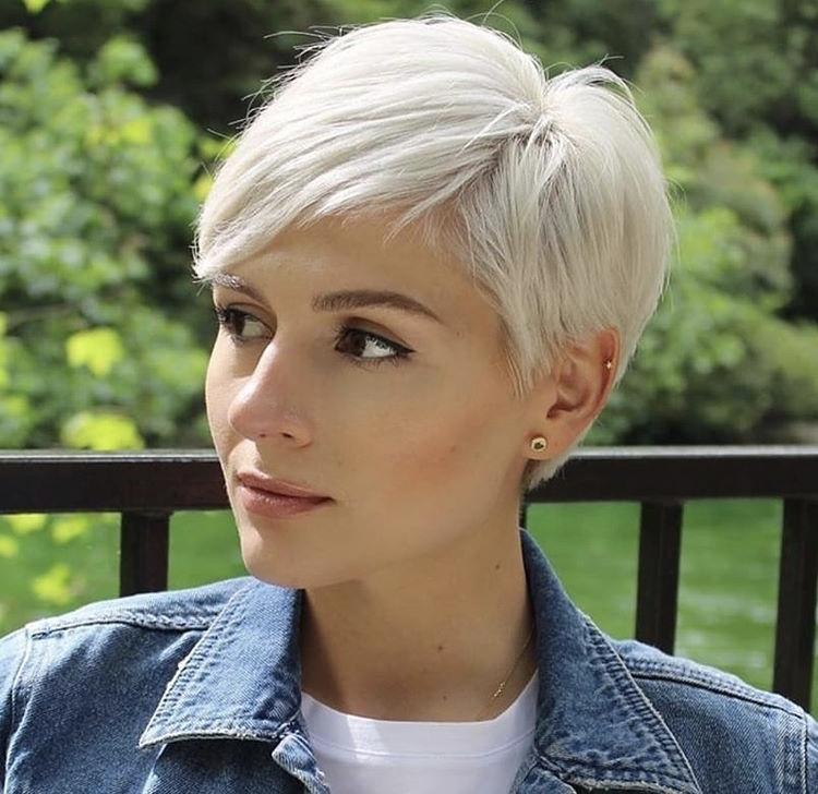 Pixie corto bianco - Instagram: @irinagamess