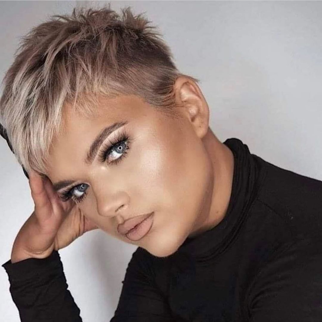 Pixie corto biondino