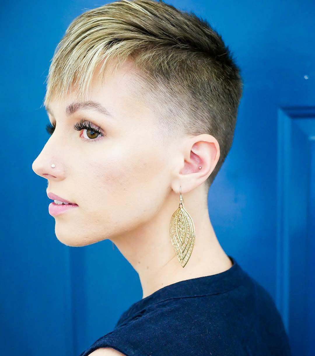 Pixie corto con frangia - Instagram: @cecilyshairstudio
