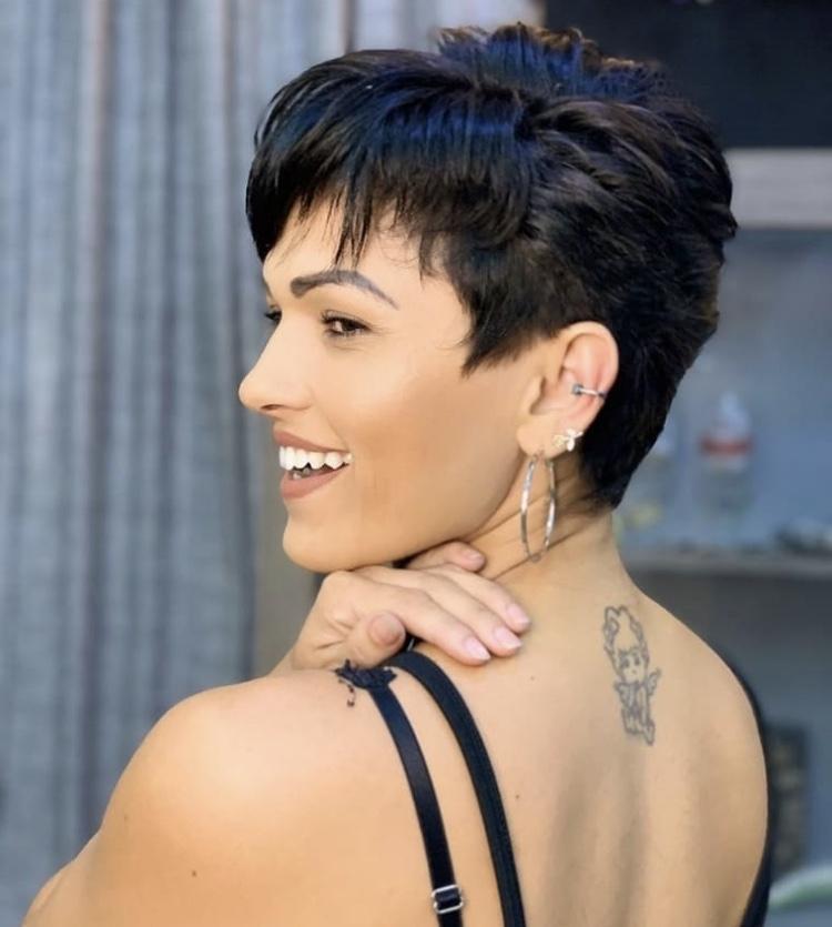 Pixie corto visto di profilo - Instagram: @foreverpixie