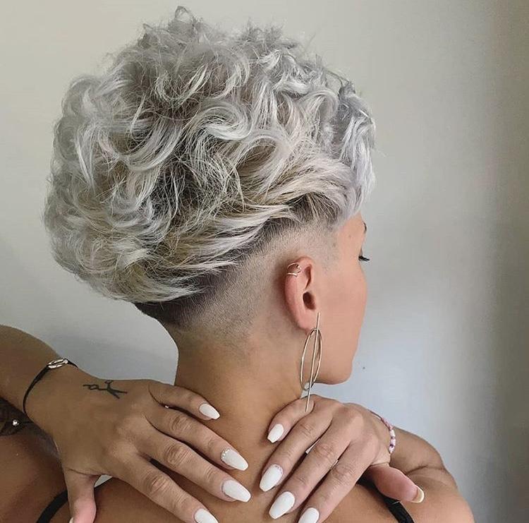 Pixie grigio scalato - Instagram: @soni_254