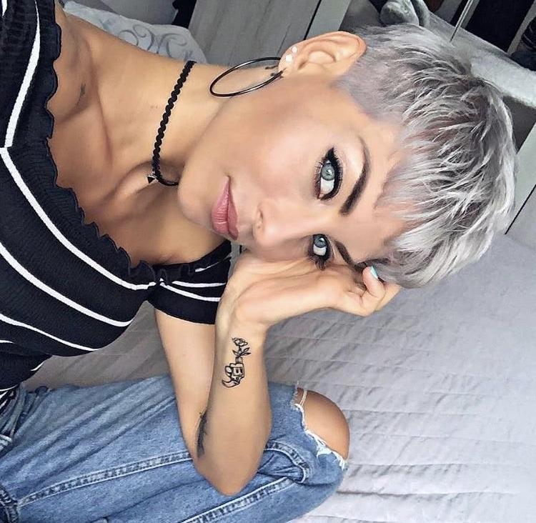 Pixie grigio sfilato - Instagram: @fanniewilkens 