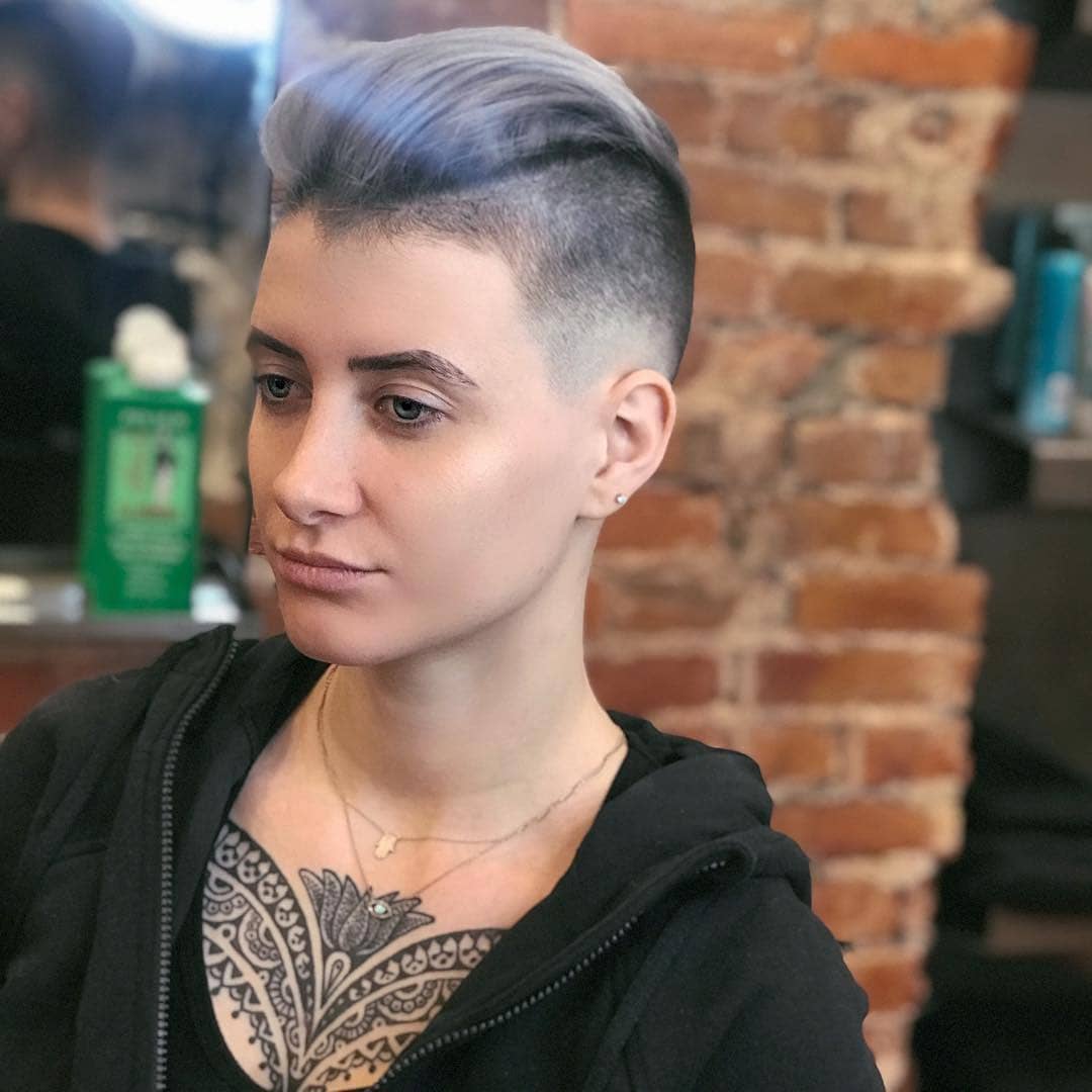 Pixie rasato con cresta - Instagram: @octaviaplach