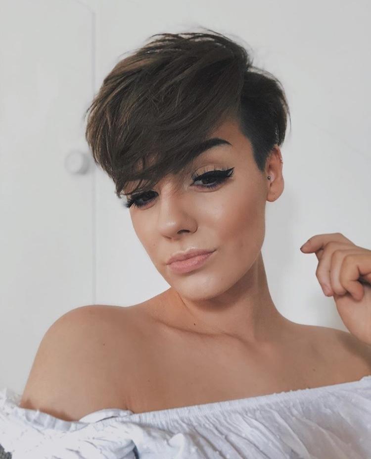 Pixie sfilato con ciuffo - Instagram: @molliemichelle