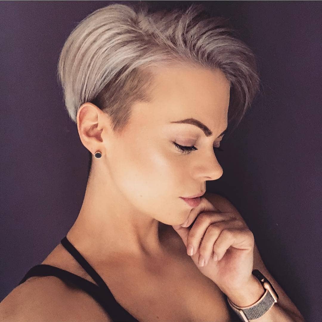 Pixie visto di profilo - Instagram: @just_roxxy