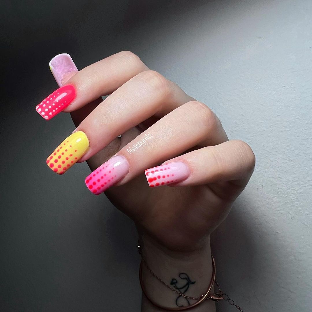 Ricostruzione particolare - Instagram: @nails_bynikii_