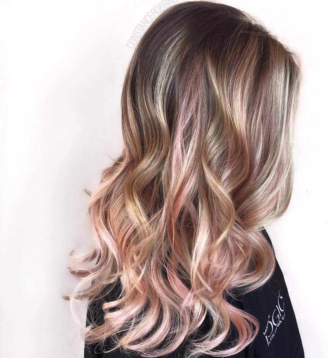 Sfumature rosa e bionde - Instagram: @constancerobbins