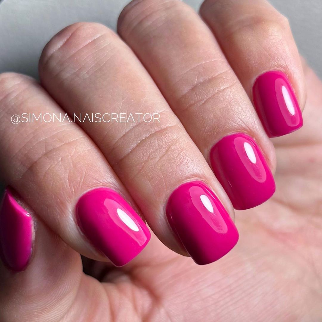 Smalto fucsia luminoso - Instagram: @_beautynailstyle_