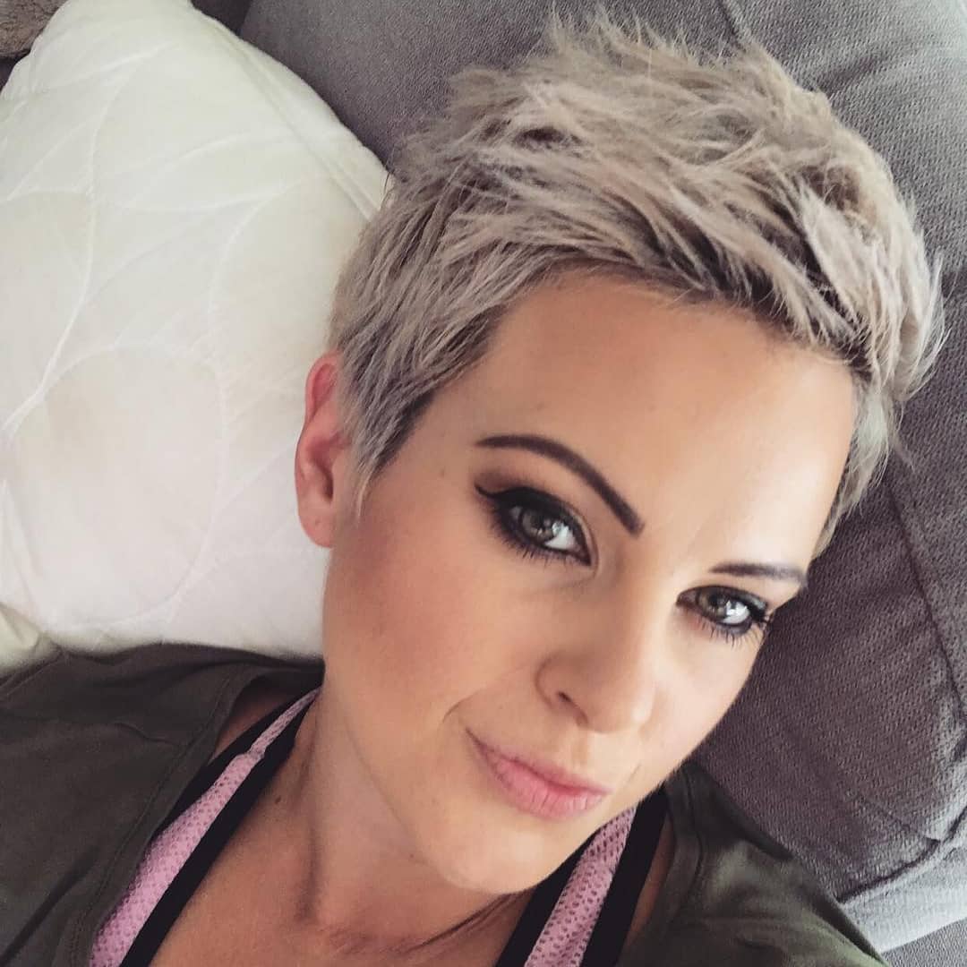Taglio pixie sfilato - Instagram: @brickies_girl