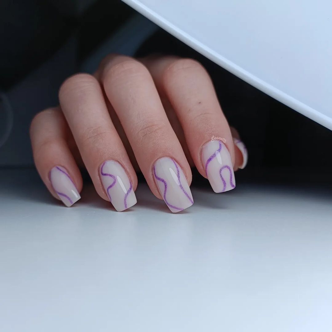 Unghie bianco latte - Instagram: @jeanettee_nails