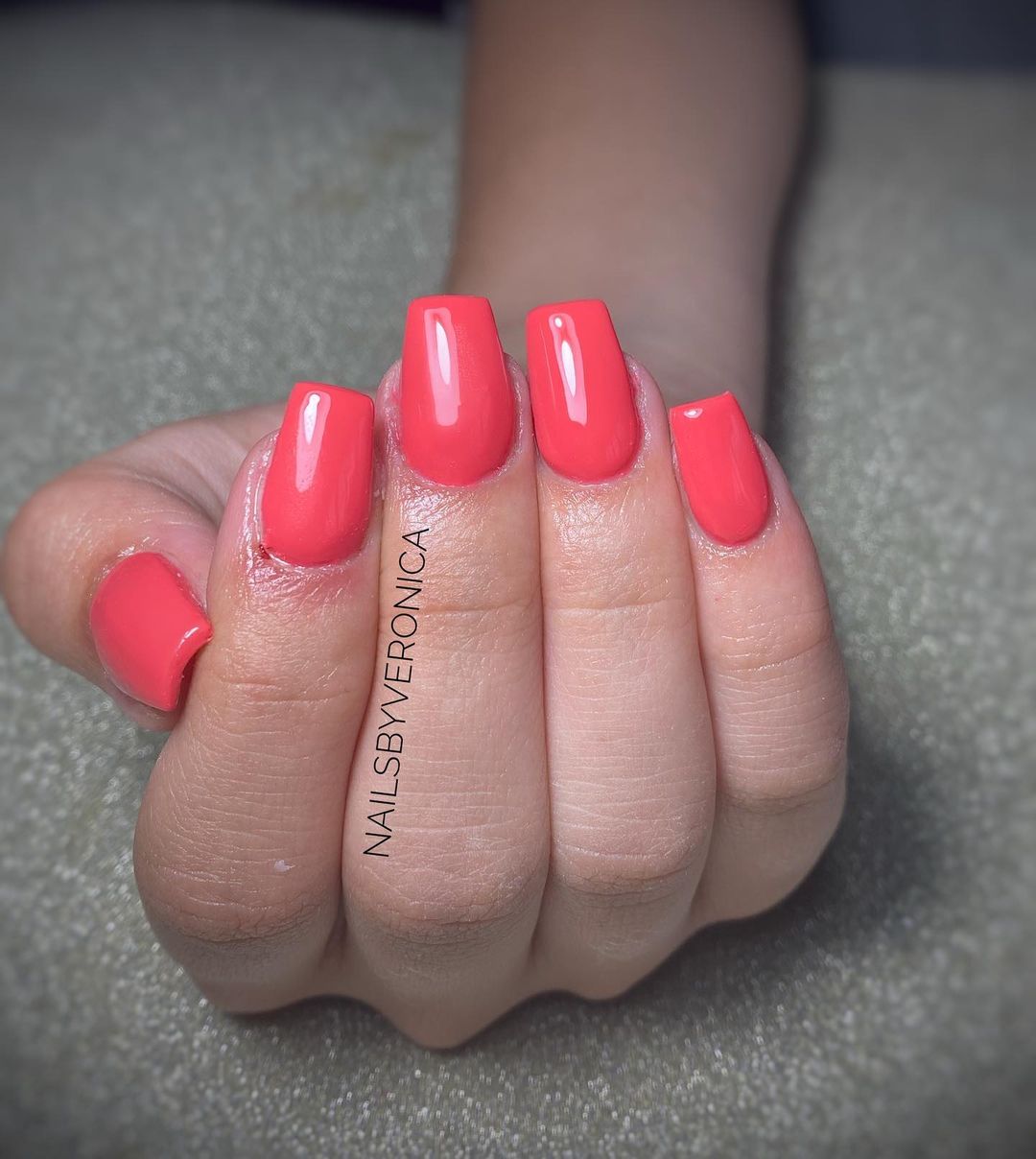 Unghie corallo quadrate - Instagram: @__nailsbyveronica__