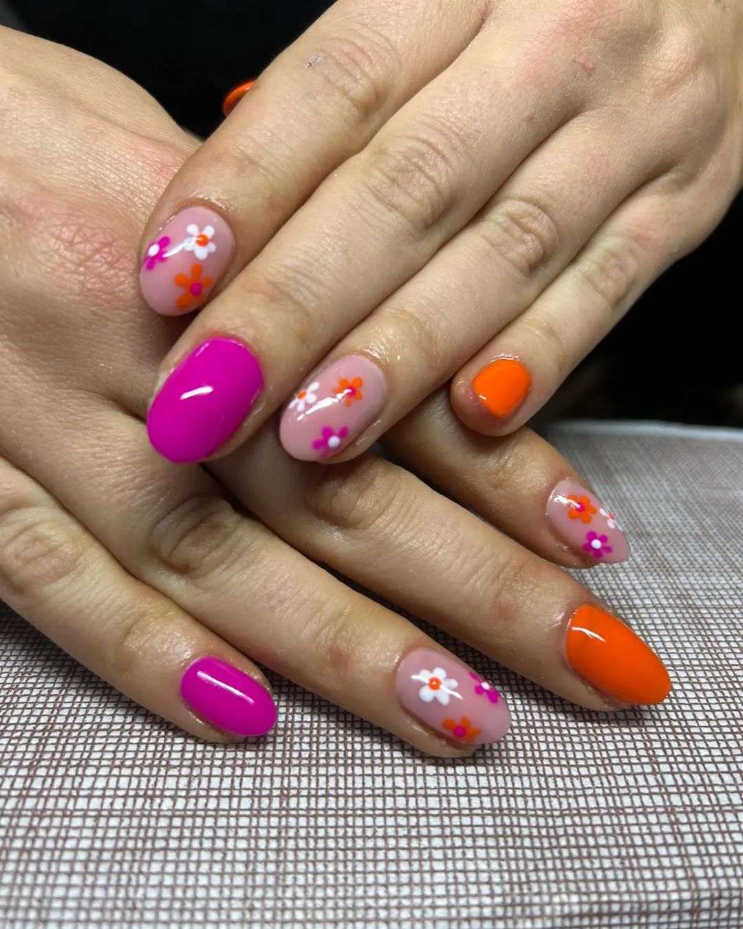 Unghie floreali - Instagram: @claudia_esteticamente