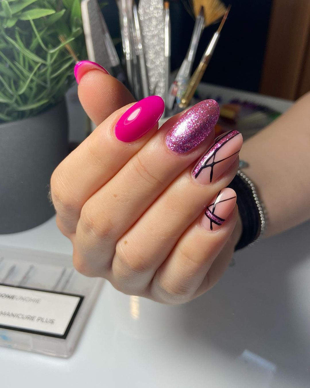 Unghie fucsia tonde - Instagram: @gioiabenedetti94