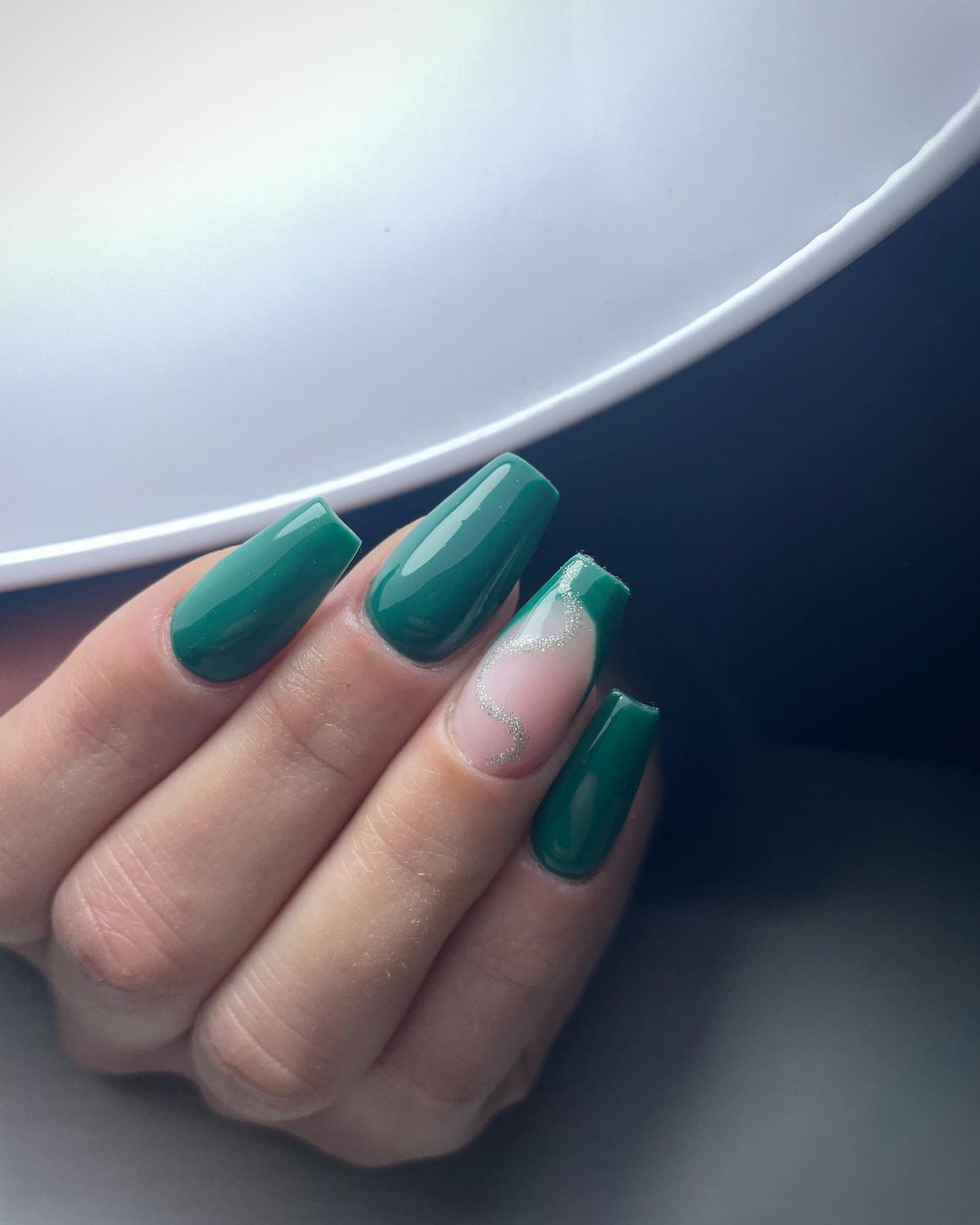 Unghie lunghe verdi - Instagram: @aemmenails2