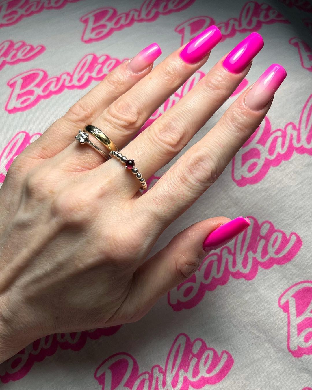 Unghie quadrate rosa barbie - Instagram: @anna_ciliberti