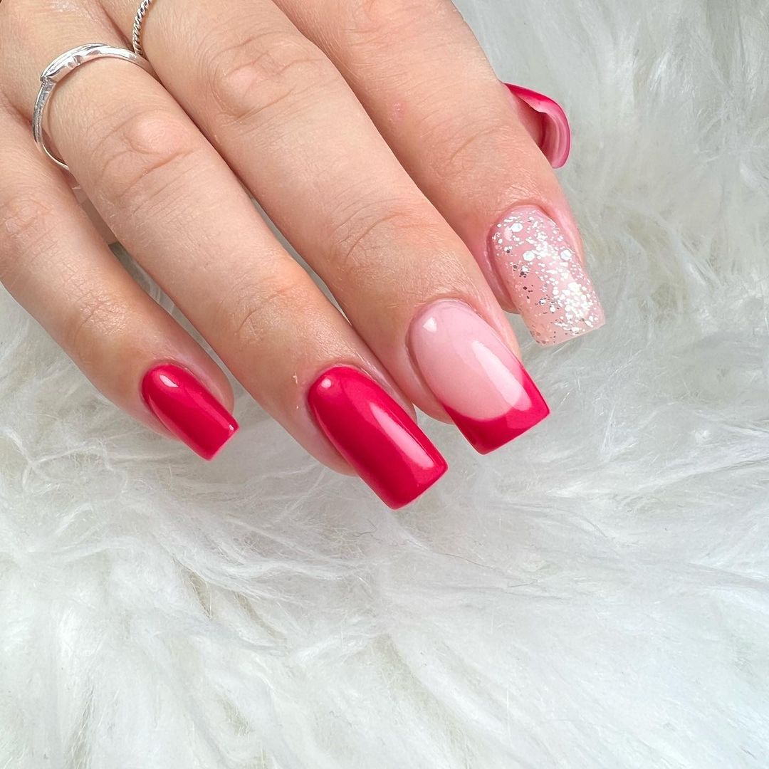 Unghie rosso shock - Instagram: @et_nails_by_eleonora_